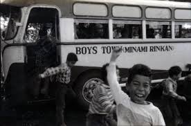 ファチマの聖母少年の町　スクールバス